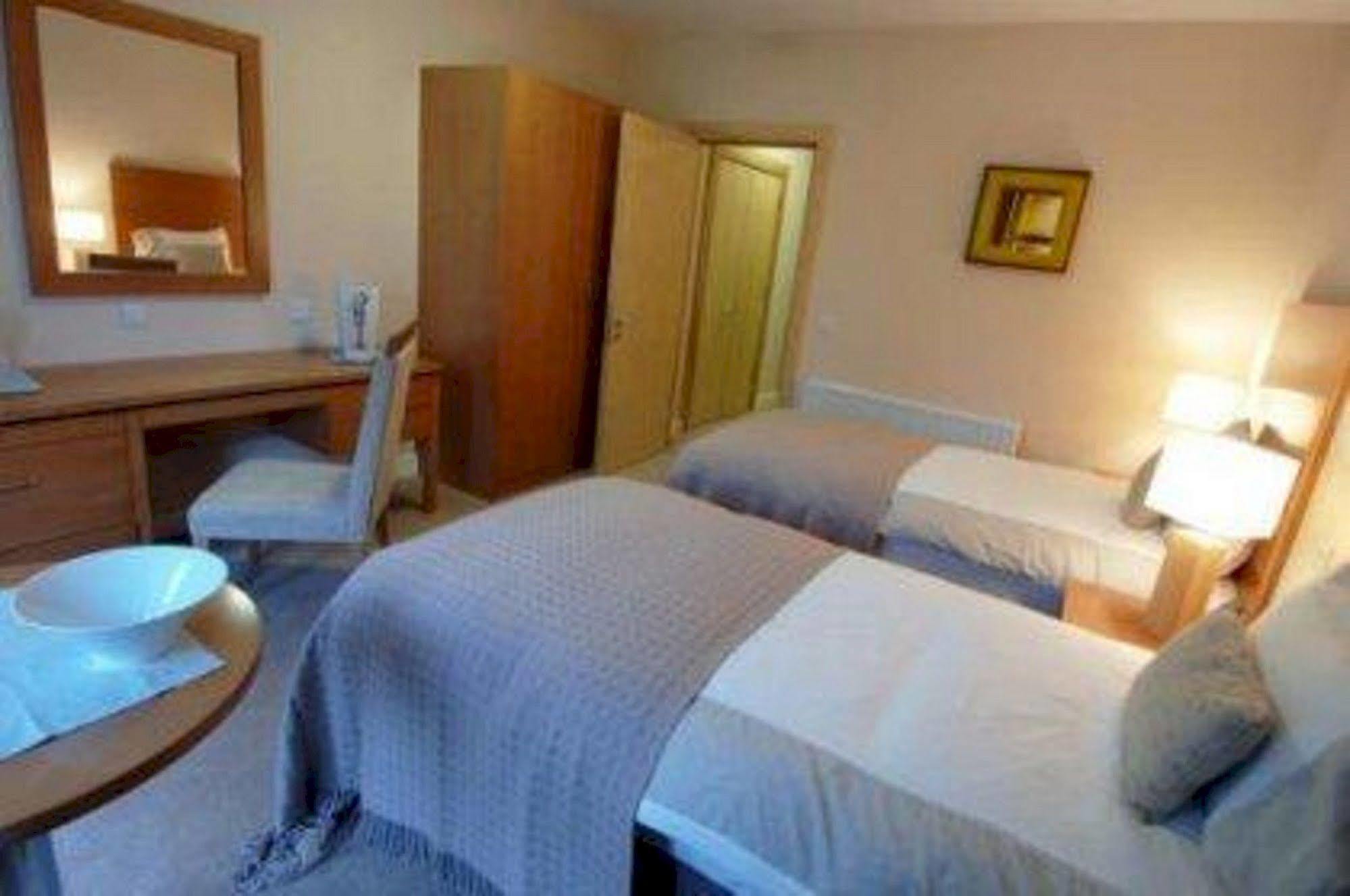 Breaffy Woods Hotel Каслбар Экстерьер фото